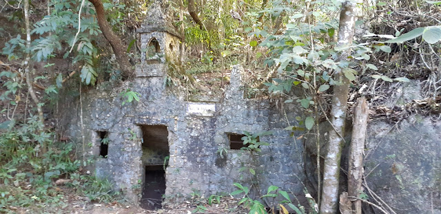 Ruínas na Trilha dos Monges, Itapetinga